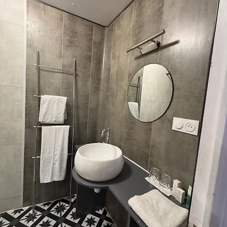 Le Napoleon Hotel Corps